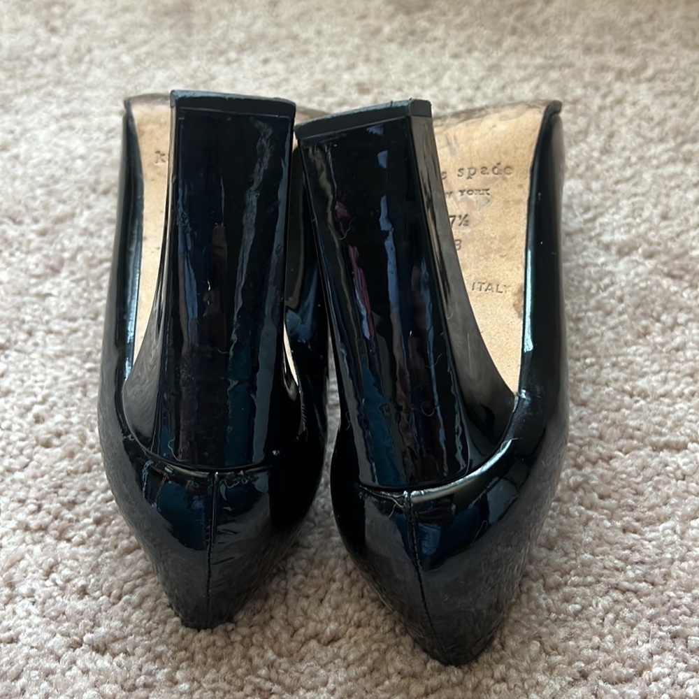 Kate Spade Classic Round Toe Chunky Heel Black Patent Leather Pump - Picture 5 of 7